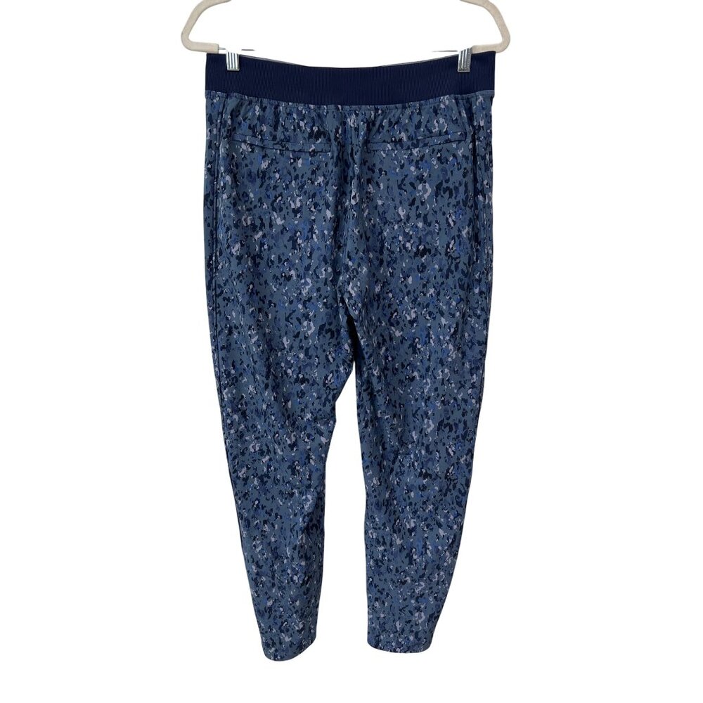 Athleta Brooklyn Mid Rise Featherweight Ankle Trousers Size 10 Blue Camo Active - Picture 4 of 12